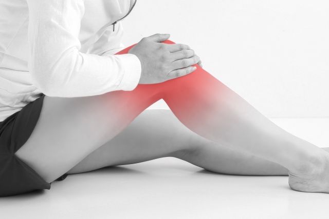 膝 が 鳴る スクワット スクワットで膝が痛くなる原因とは？痛めない方法についても解説！